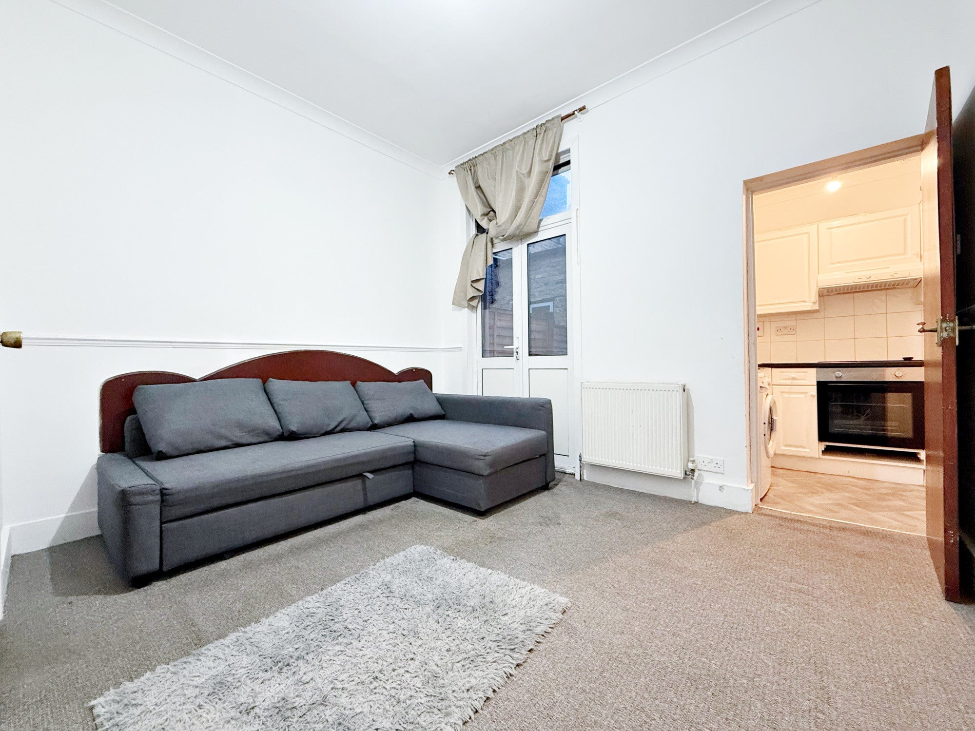 Flat Lampton Road in London