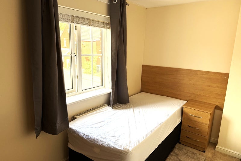 Room Hidcote Close in Rugby