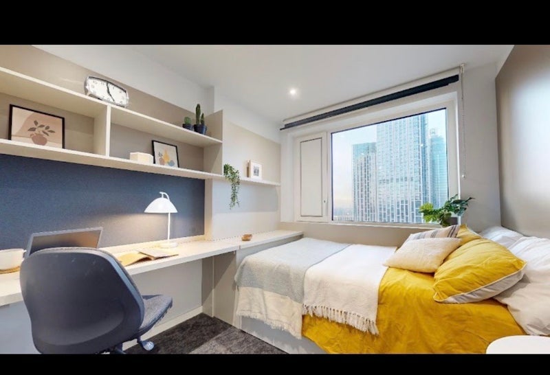 Room Wyvil Road in Greater London