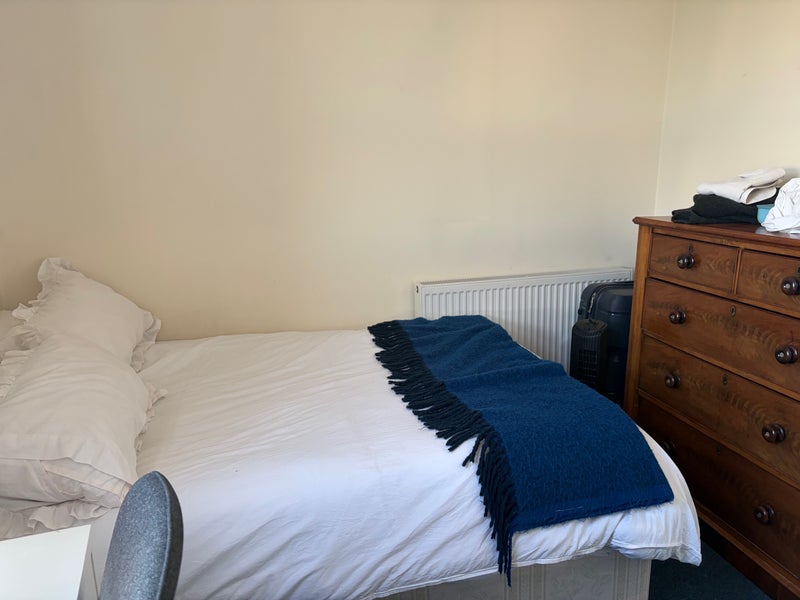 Room Askew Road in Greater London