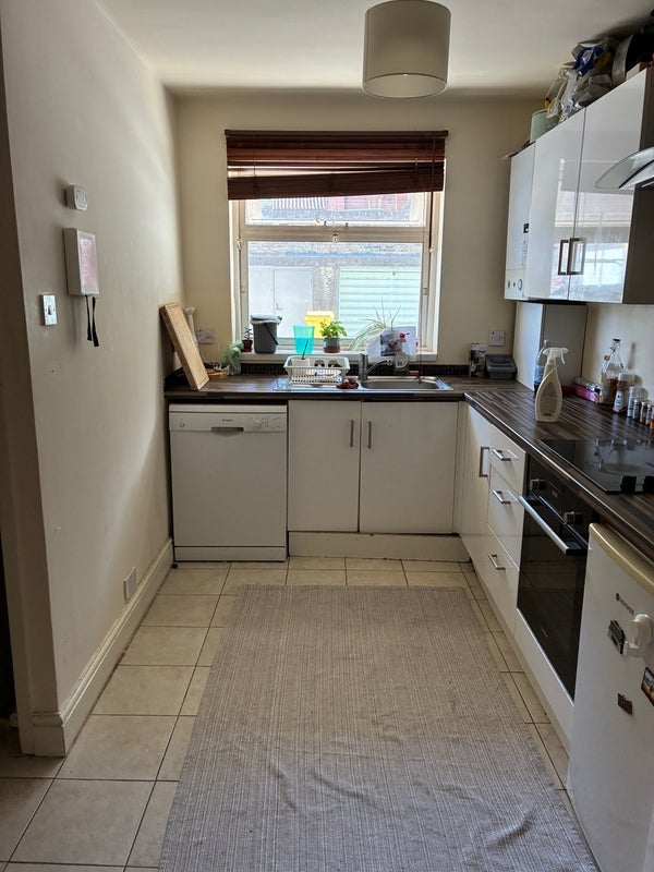 Flat Stables Way in Greater London