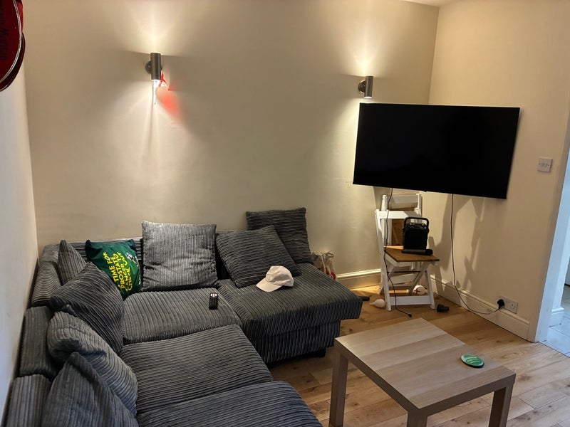 Flat Stables Way in Greater London