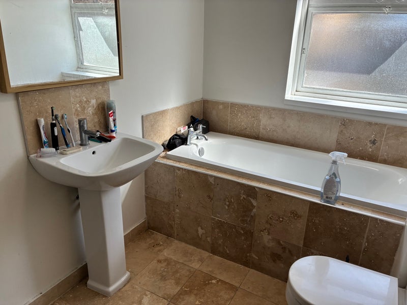 Flat Stables Way in Greater London