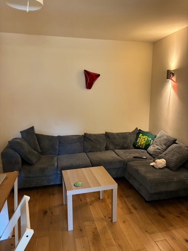 Flat Stables Way in Greater London
