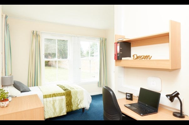 Room Spencer Road in Coventry