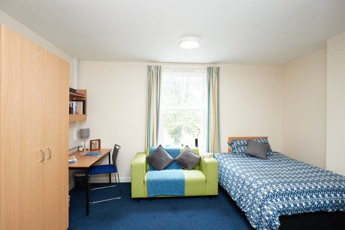 Room Spencer Road in Coventry