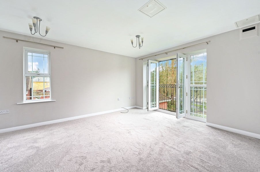 Flat Brock Close in Deepcut