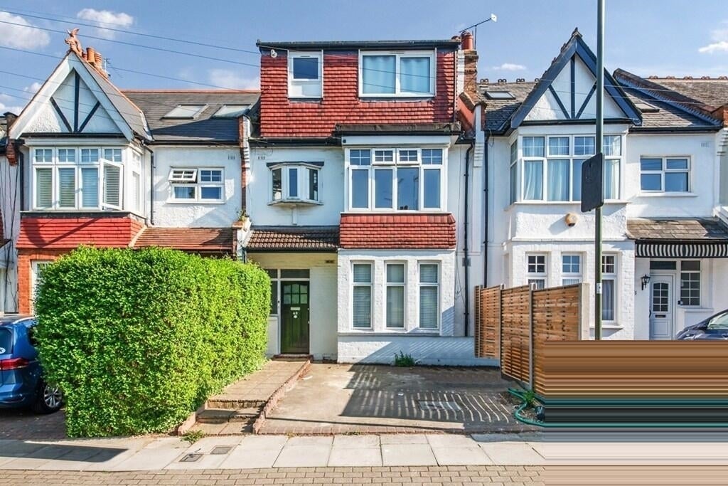 Flat Sutton Road in Greater London