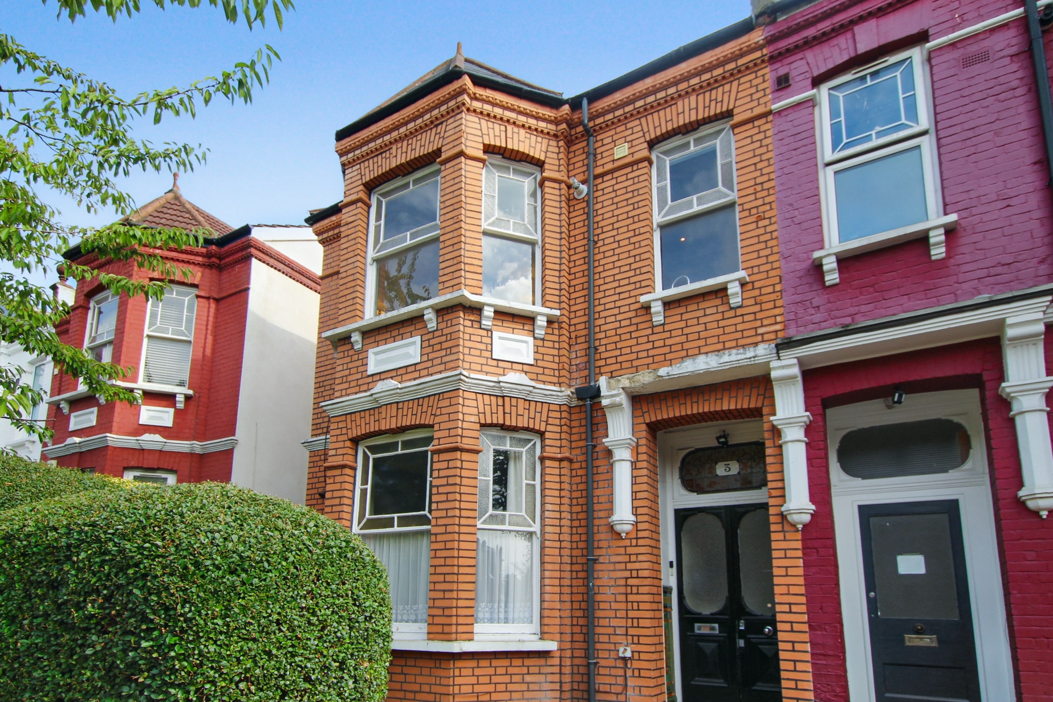 Flat Skardu Road in Greater London