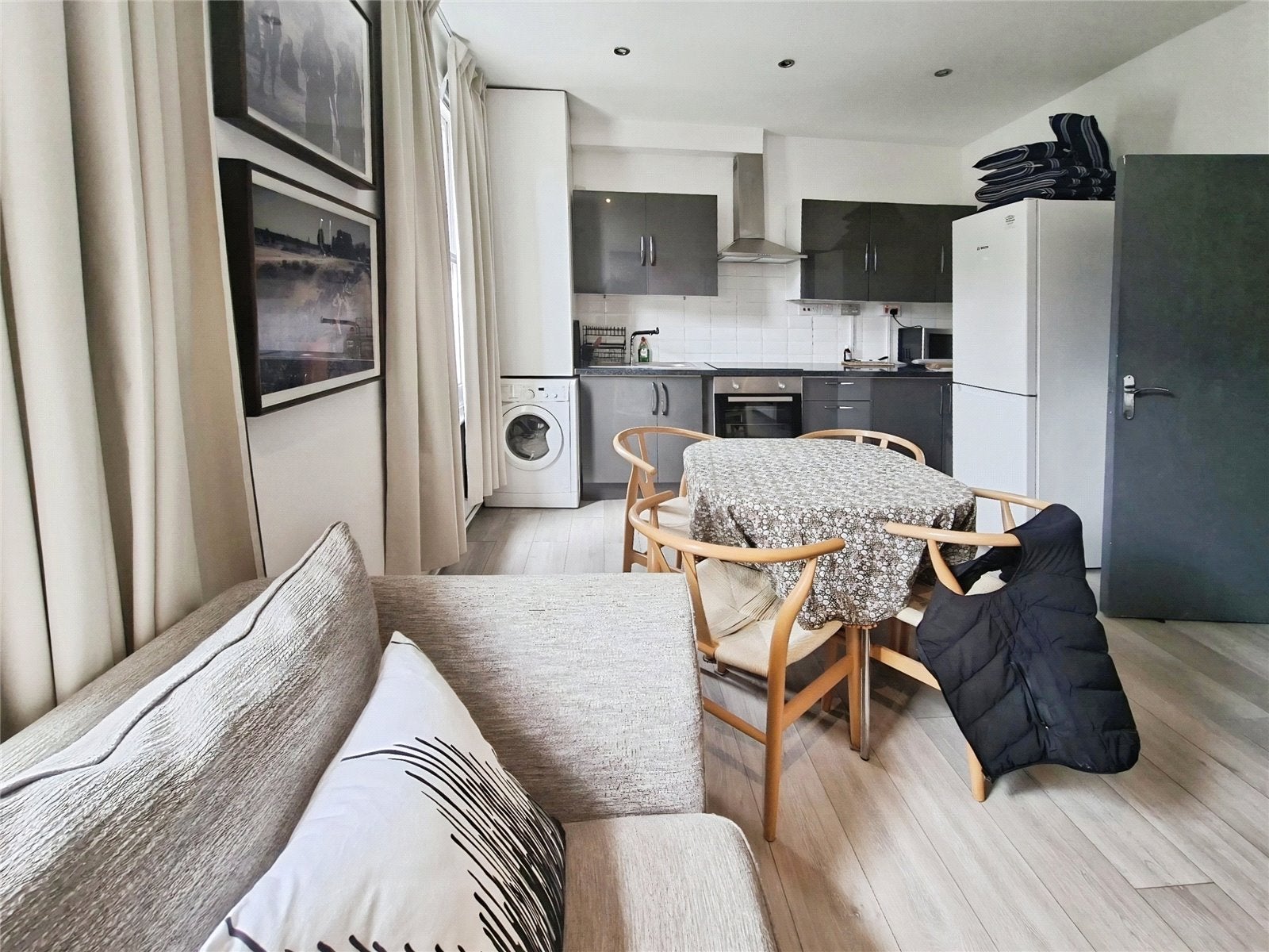Flat Leander Road in Greater London