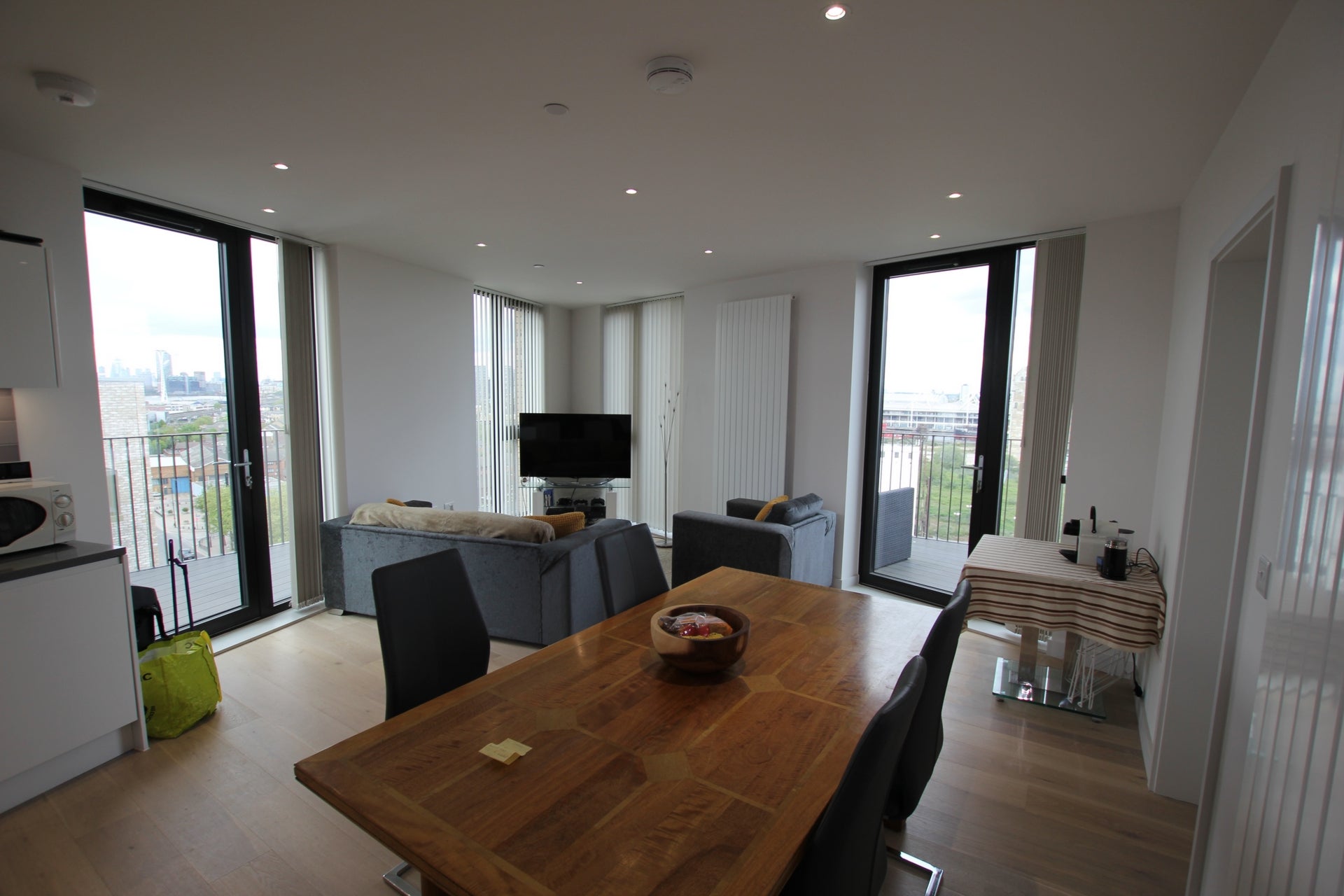 Flat Halyard Place in Greater London