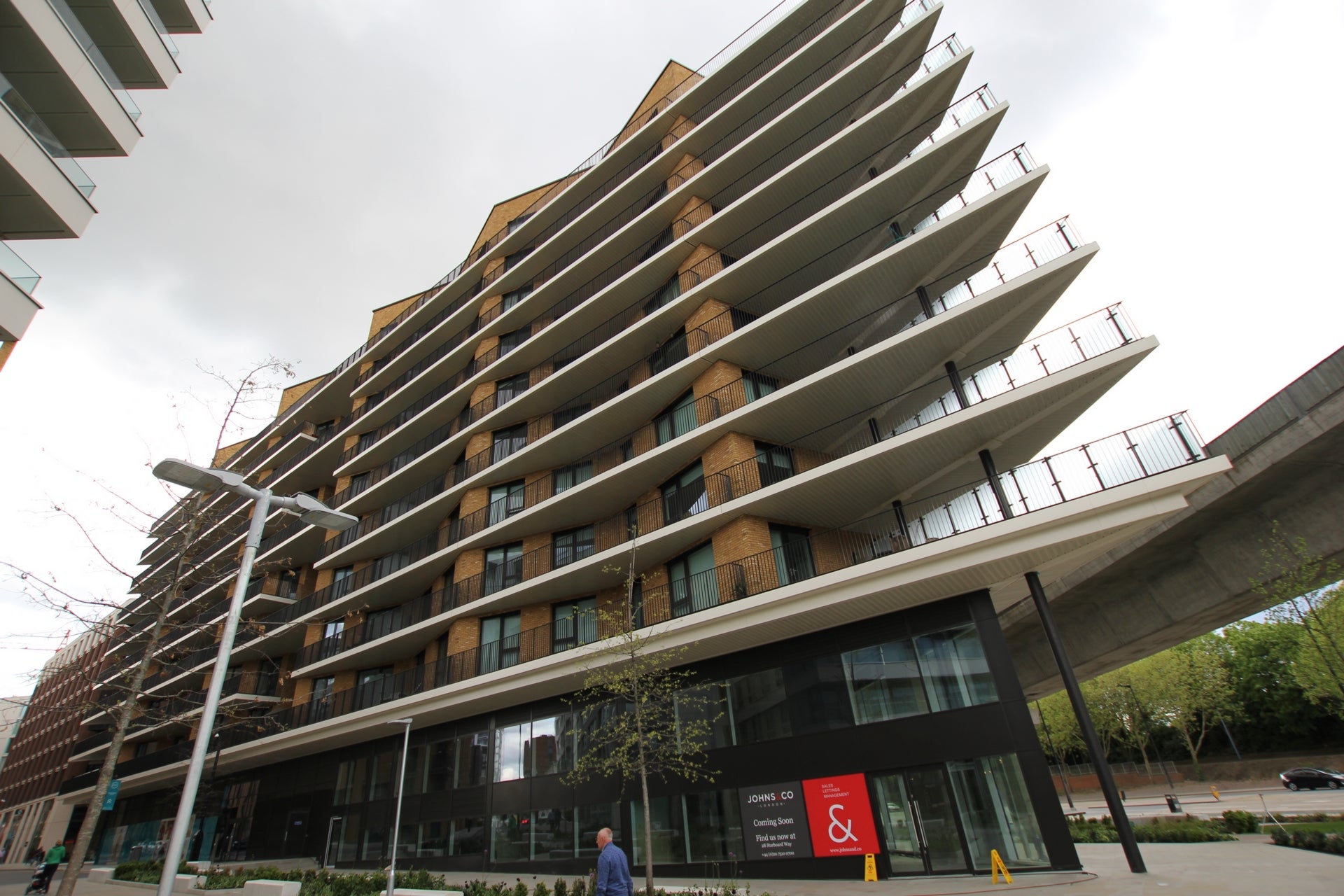 Flat Halyard Place in Greater London