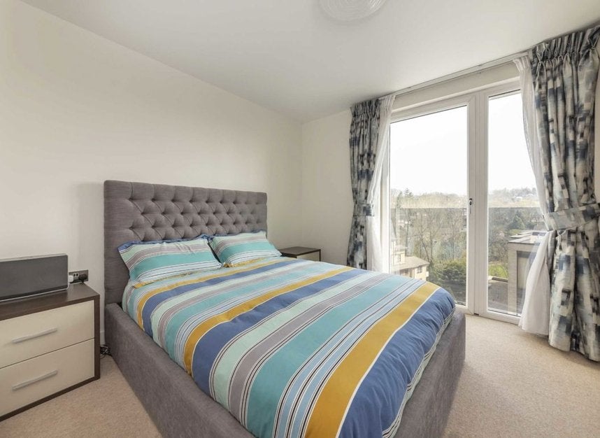 Flat Finchley Road in Greater London