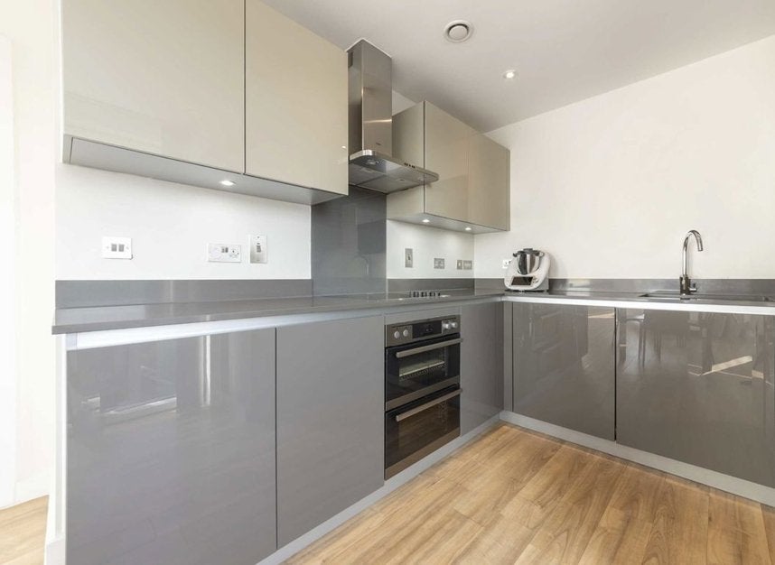 Flat Finchley Road in Greater London