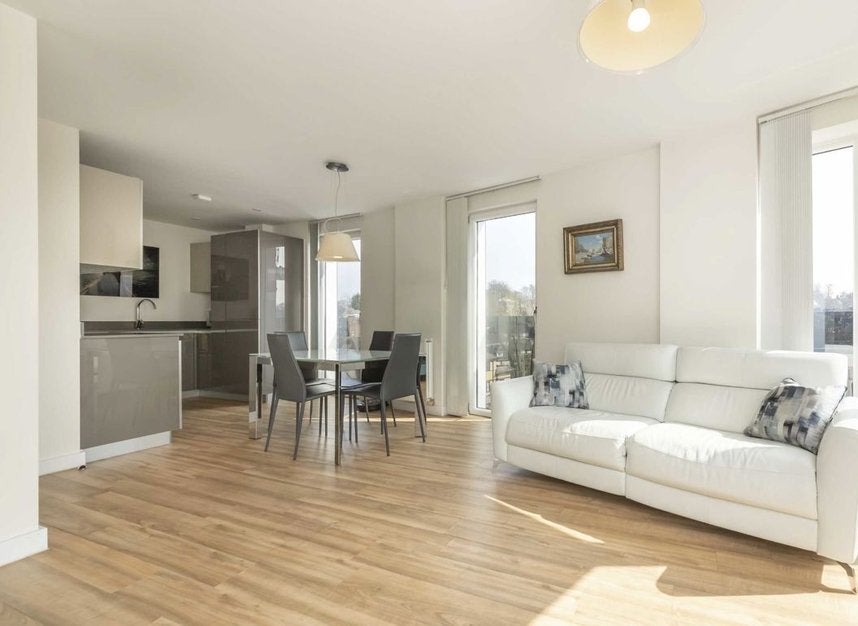Flat Finchley Road in Greater London
