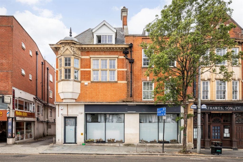 Flat High Street in Greater London