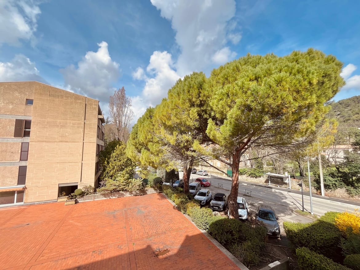 Appartement Avenue des Écoles Militaires Saint-Cyr et Maixent à Aix-en-Provence