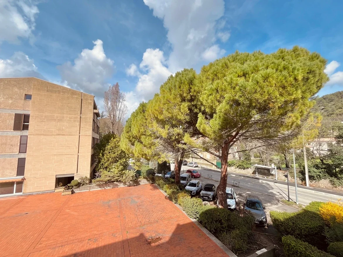 Appartement Avenue des Écoles Militaires Saint-Cyr et Maixent à Aix-en-Provence