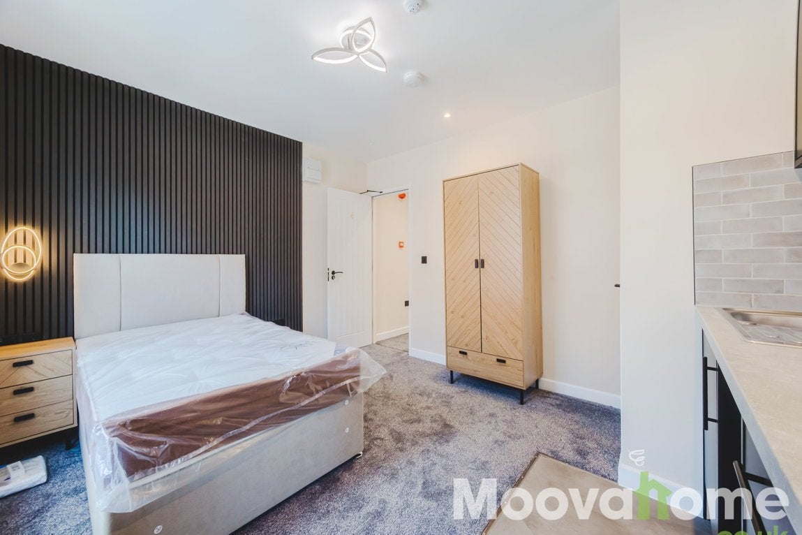 Room Dixon Street in Swindon