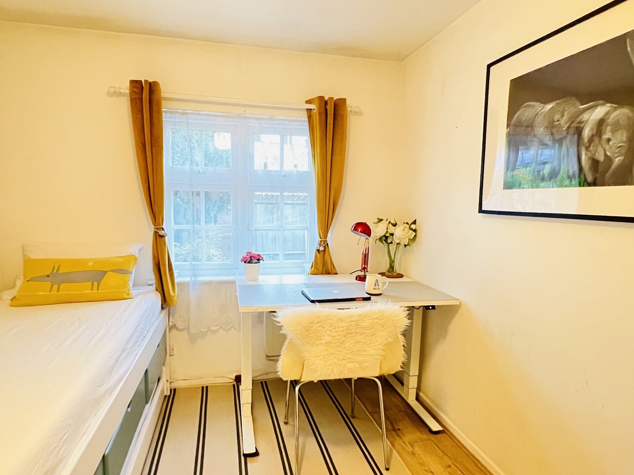 Room Chamberlain Close in Greater London