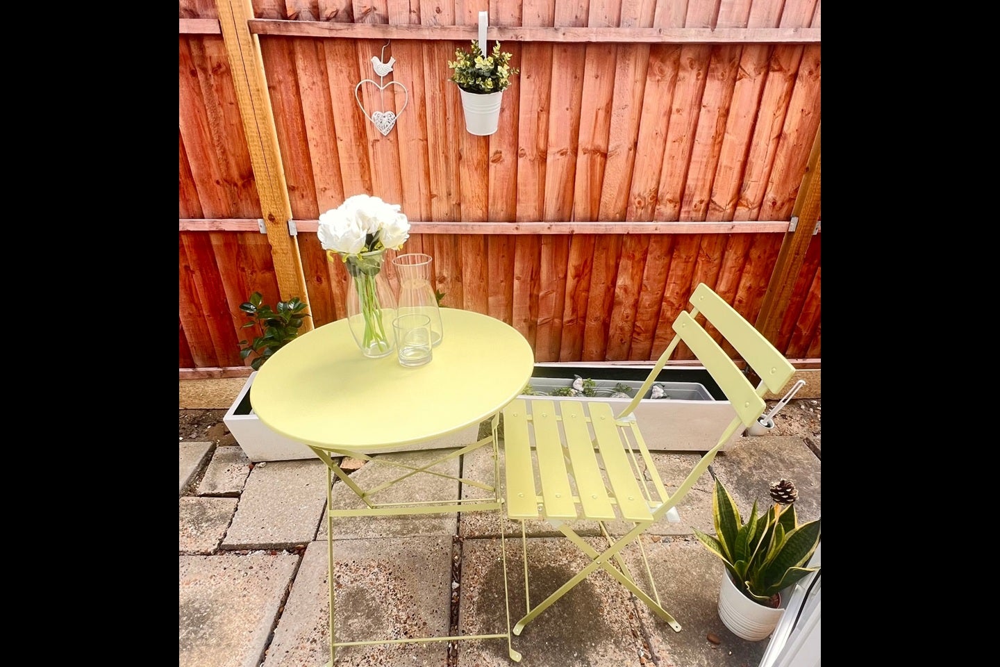 Room Chamberlain Close in Greater London