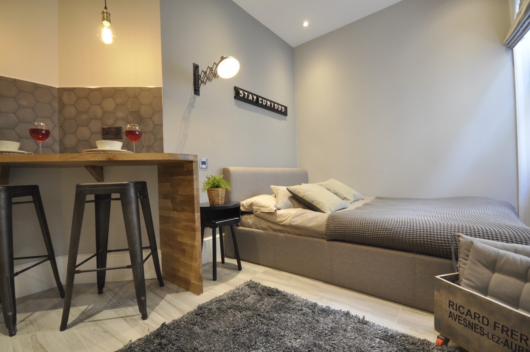 Flat Linden Gardens in Greater London