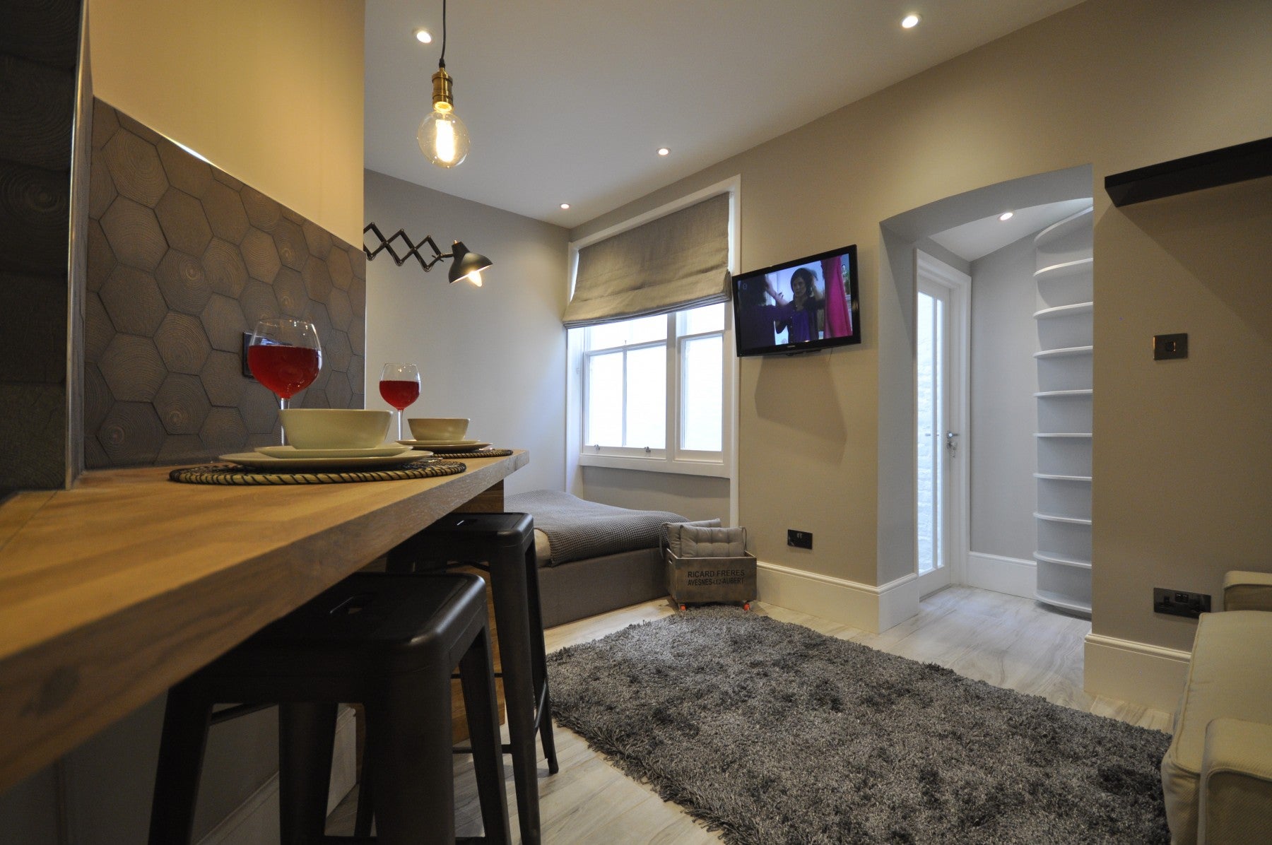 Flat Linden Gardens in Greater London
