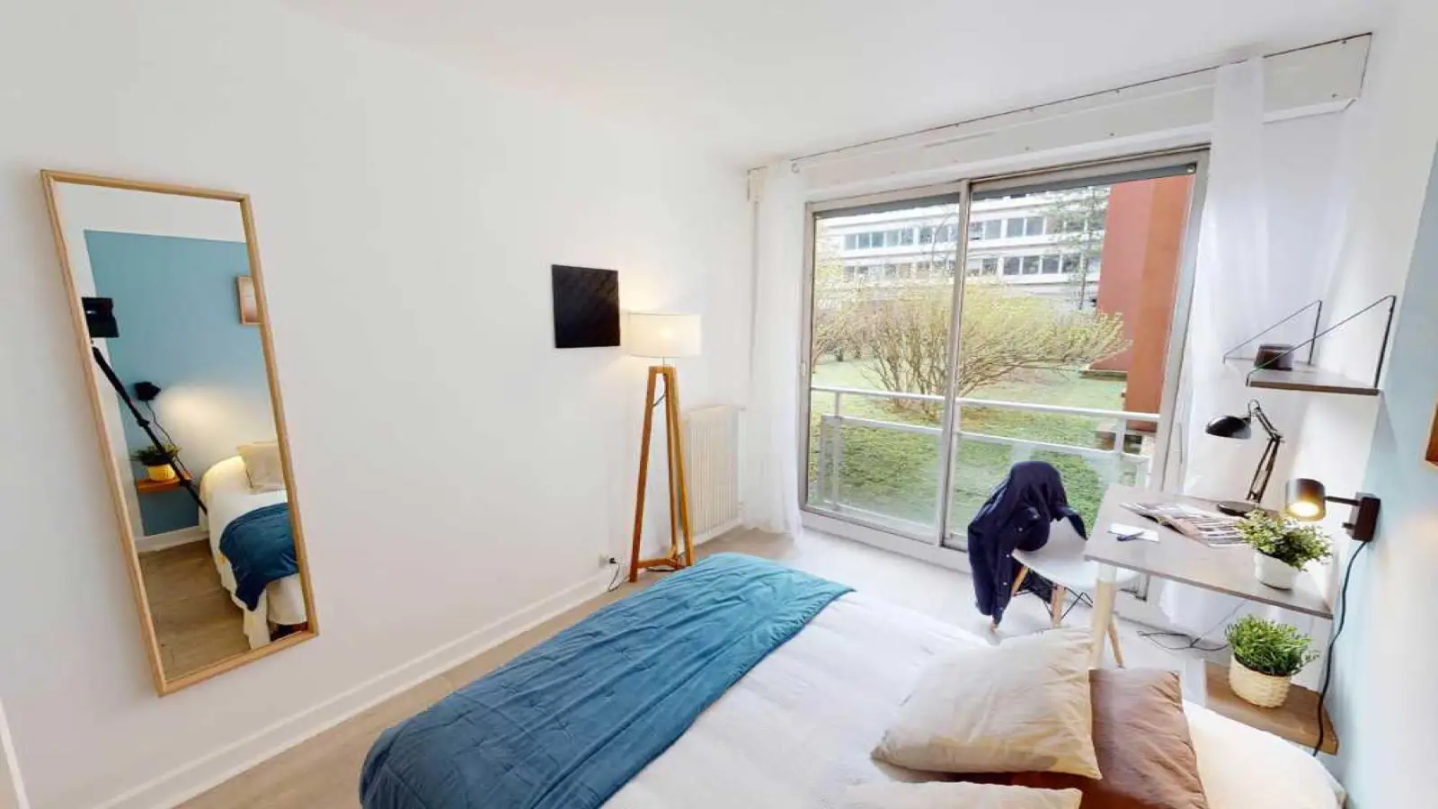 Room Rue Petit in Paris