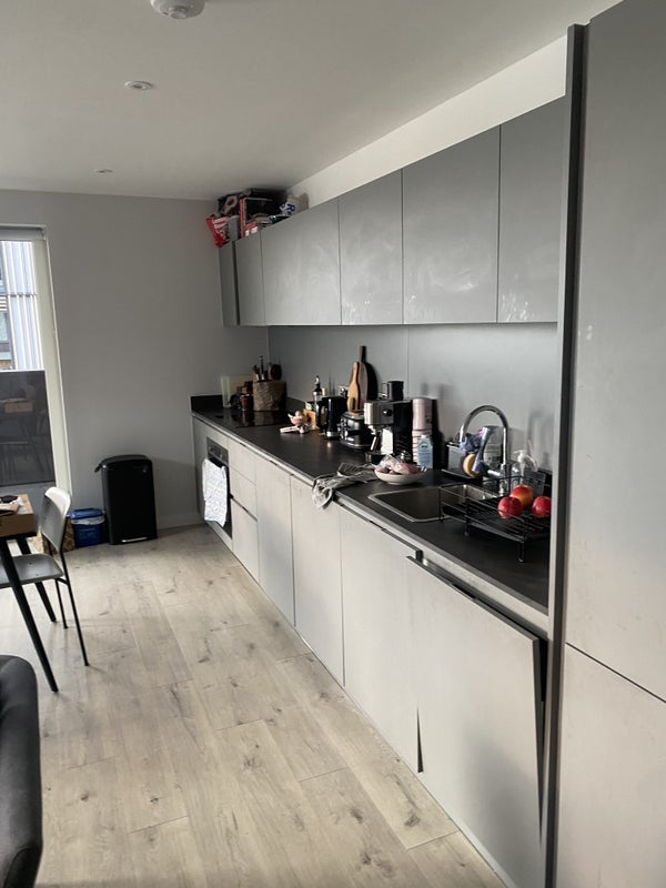 Room Wickford Way in Greater London