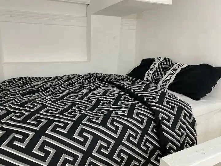 Room Hackney Road in Greater London