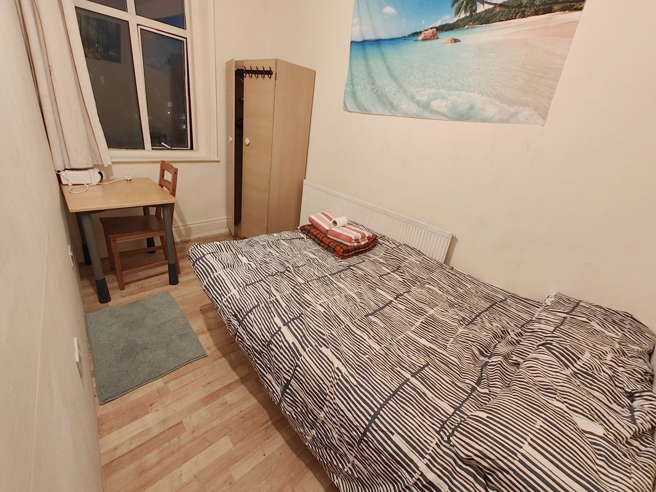 Room Hackney Road in Greater London