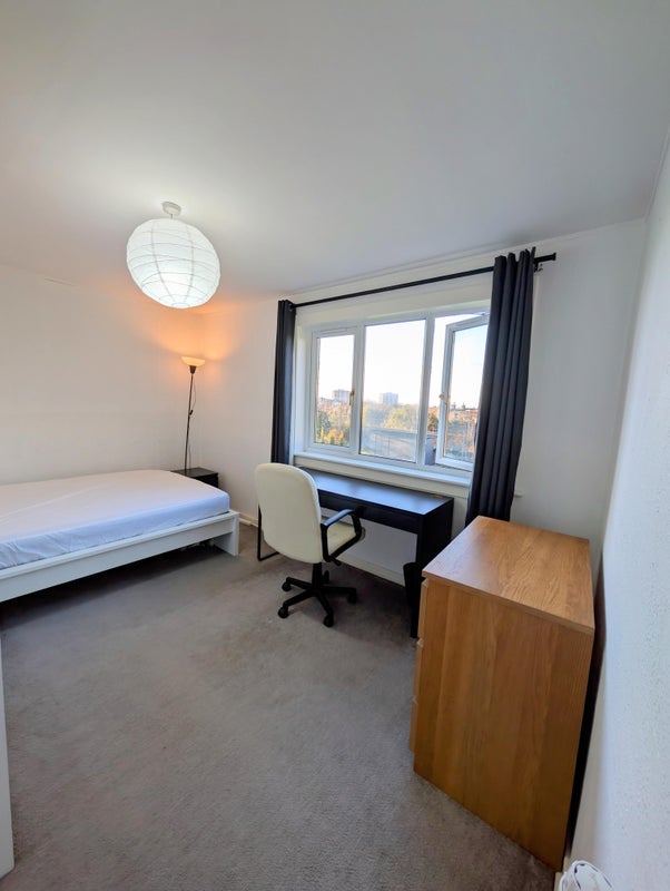 Room Piersfield Grove in City of Edinburgh