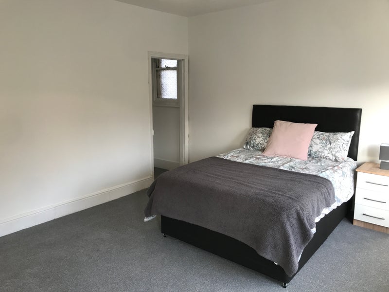 Room Earls Road in Nuneaton and Bedworth