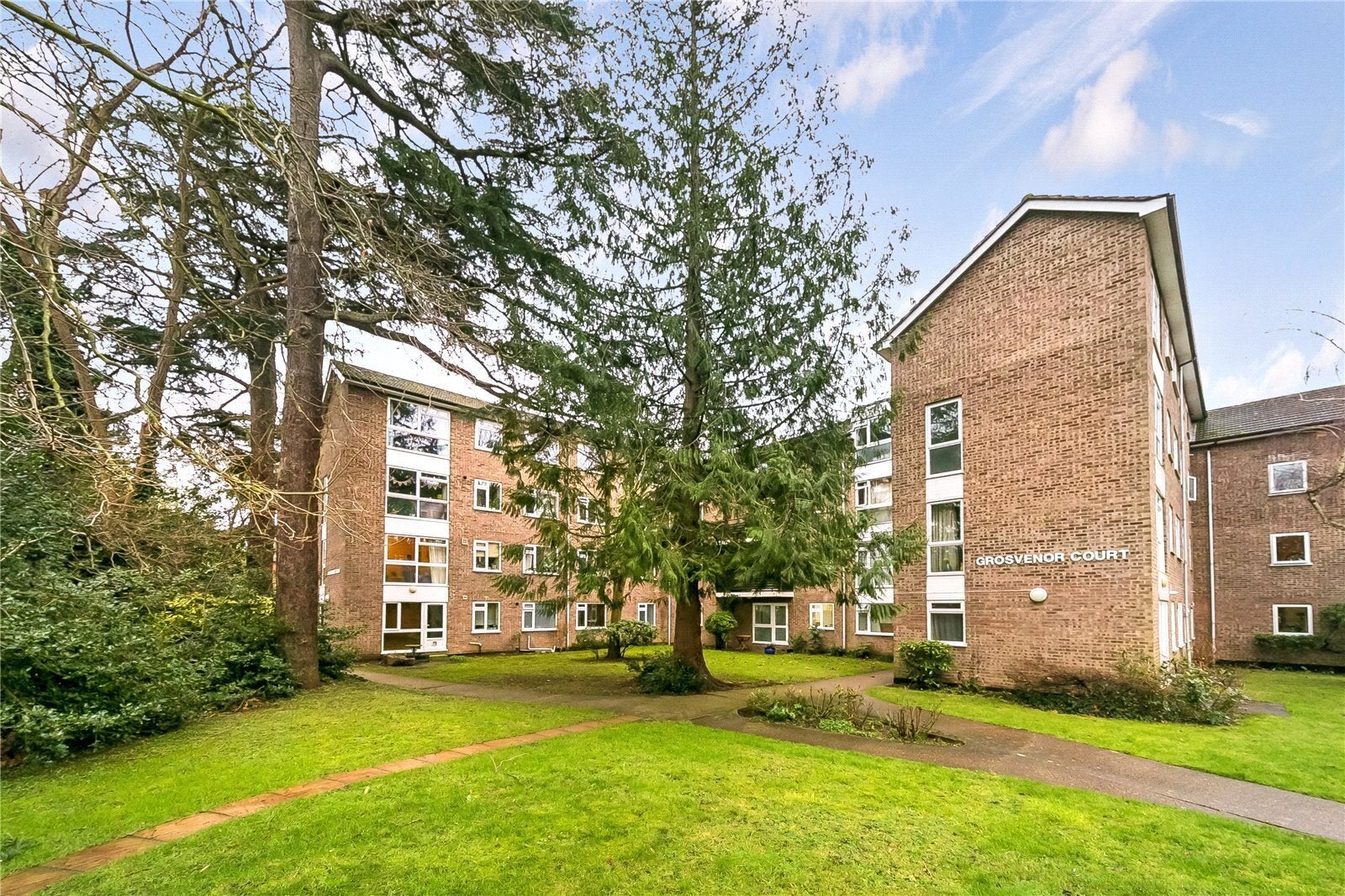 Flat Fairfax Road in Greater London