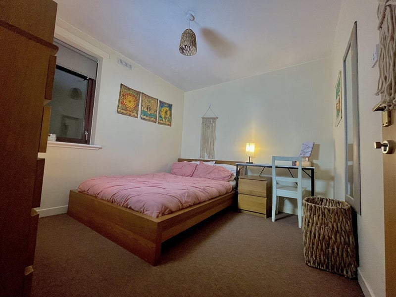 Room Dalgety Road in City of Edinburgh