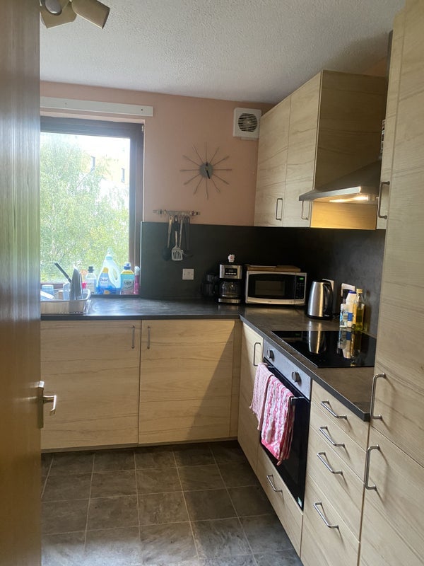 Room Dalgety Road in City of Edinburgh