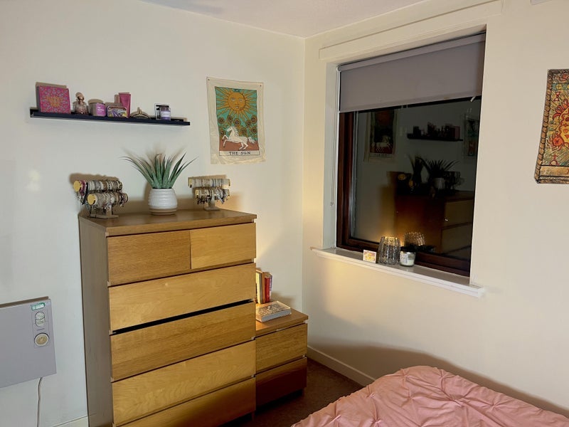 Room Dalgety Road in City of Edinburgh