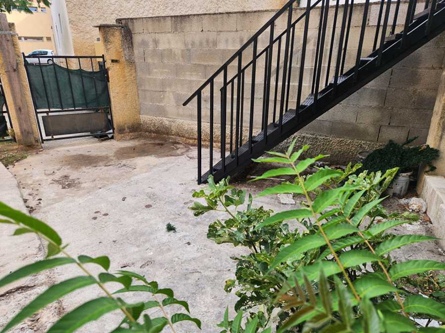 Appartement Route de Saint-Saturnin-les-Avignon à Le Thor