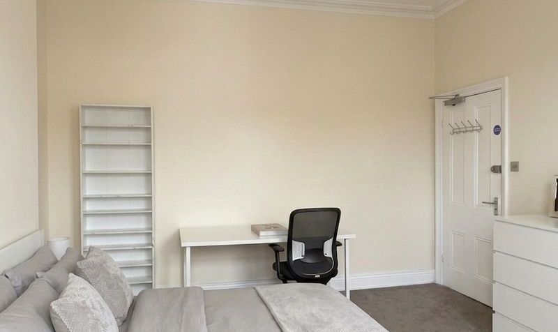 Room Stirling Road in Birmingham