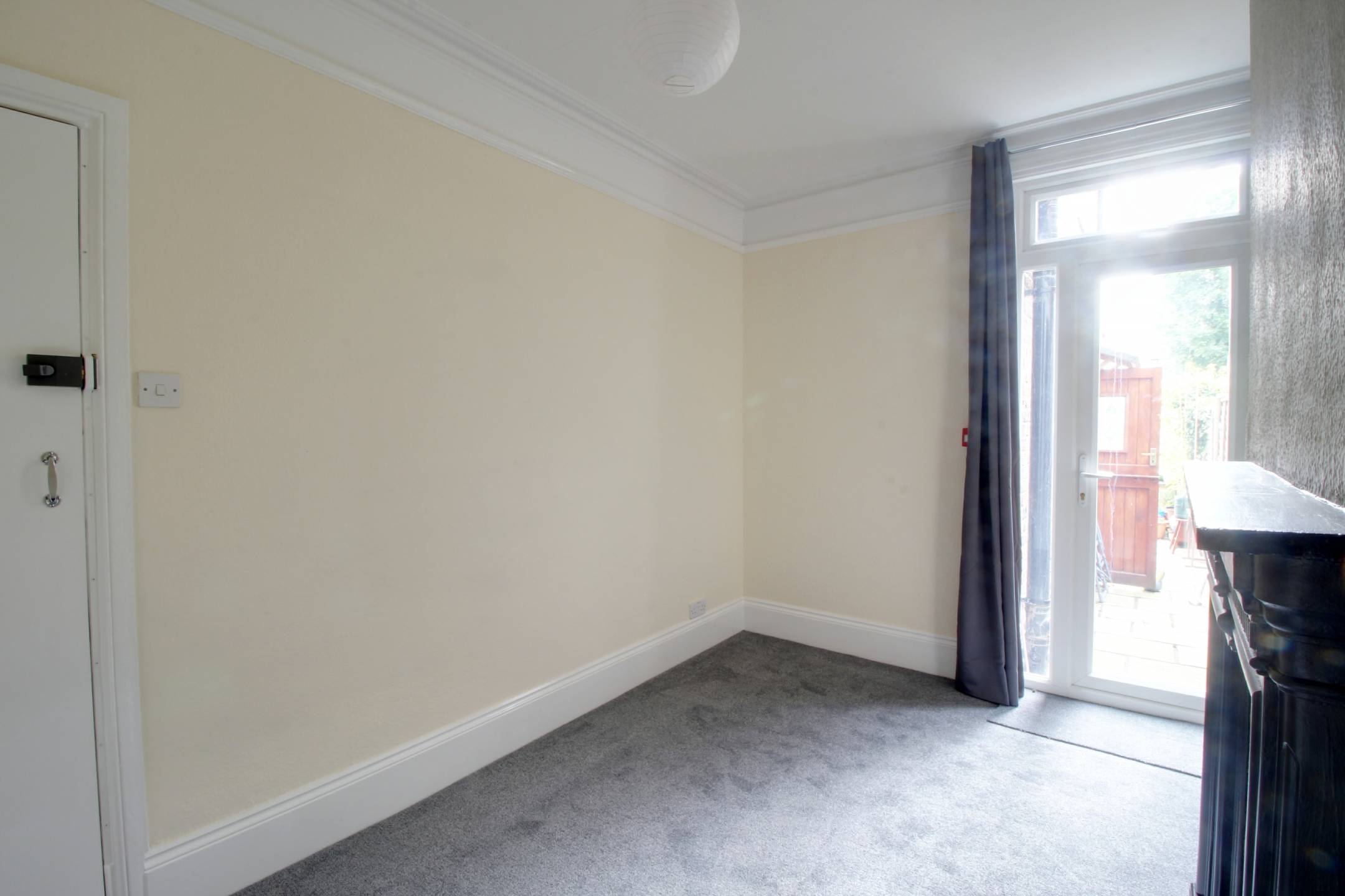 Room Mansfield Road in London
