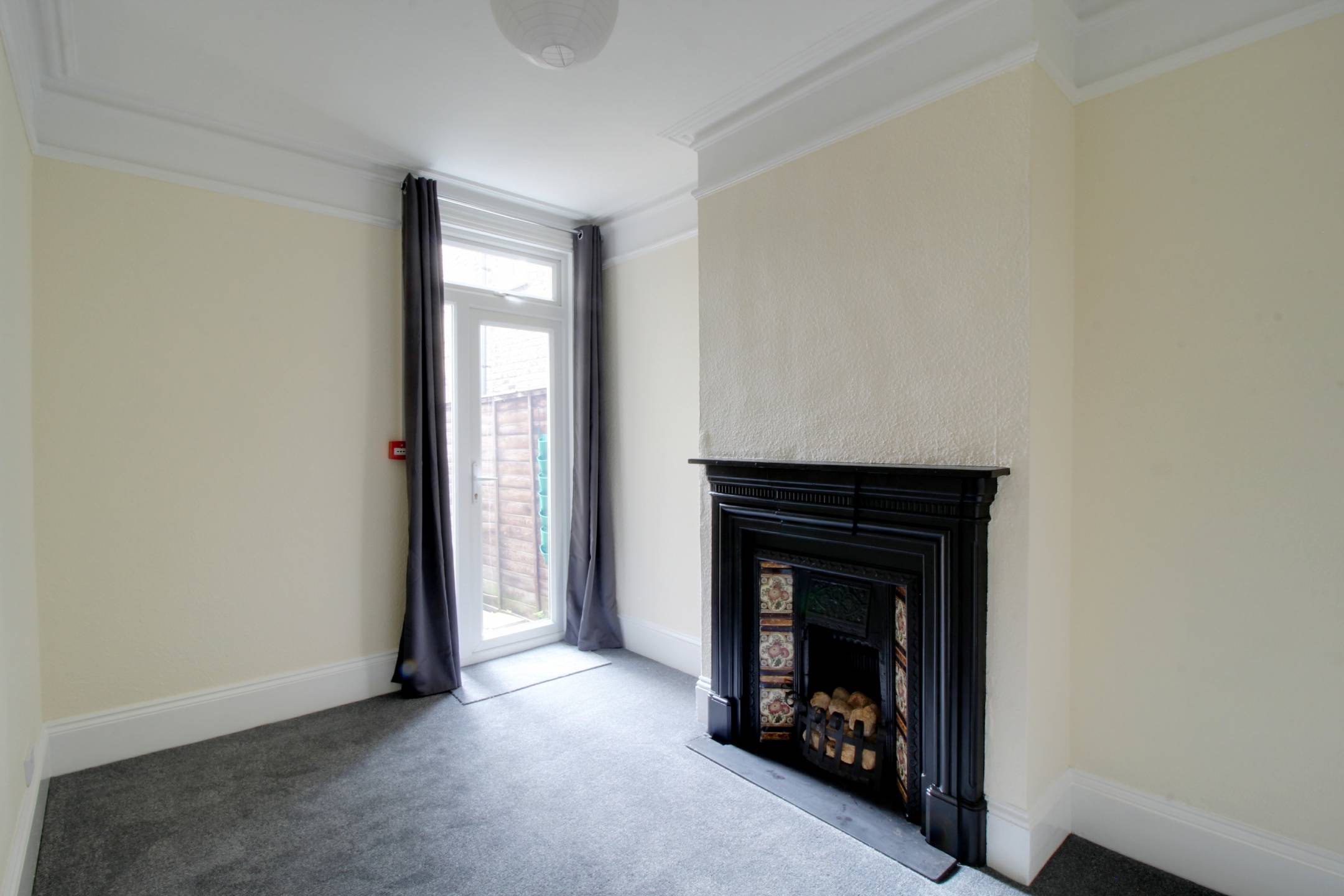 Room Mansfield Road in London