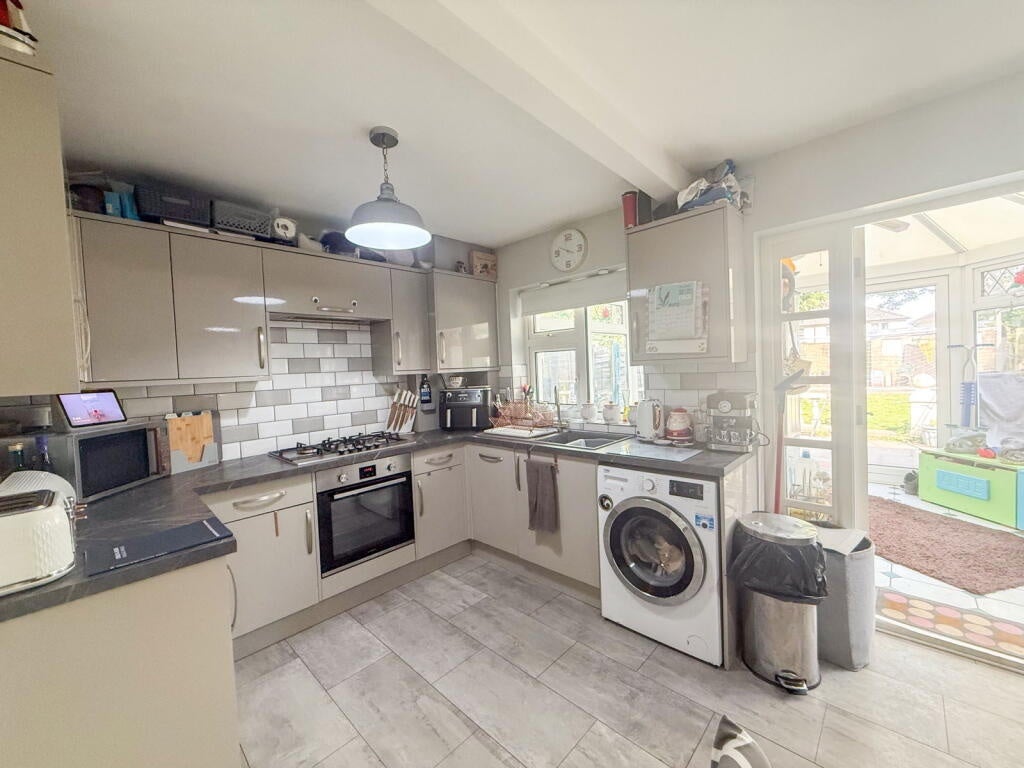 Room Moorside Road in Birmingham