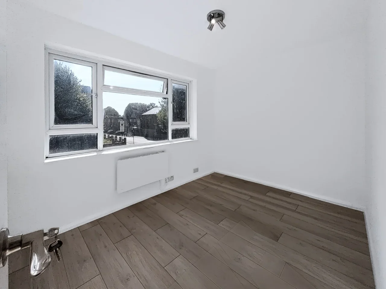Flat Lansdowne Road in Greater London