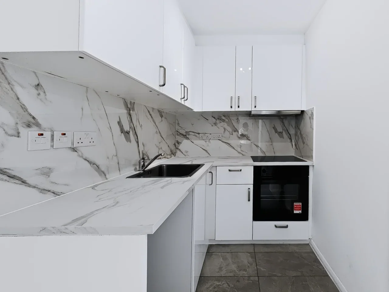 Flat Lansdowne Road in Greater London