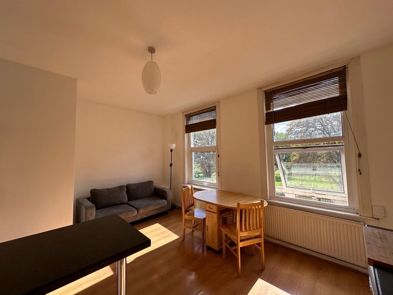Room Endymion Road in Greater London