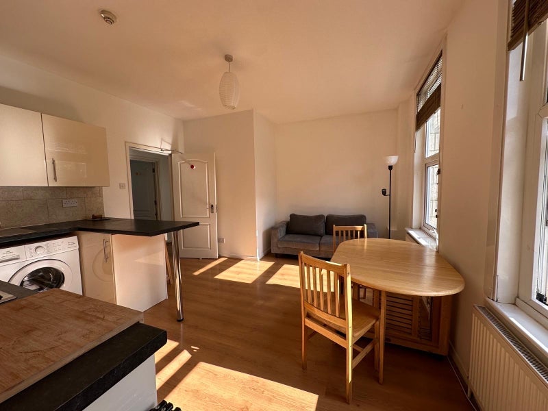 Room Endymion Road in Greater London