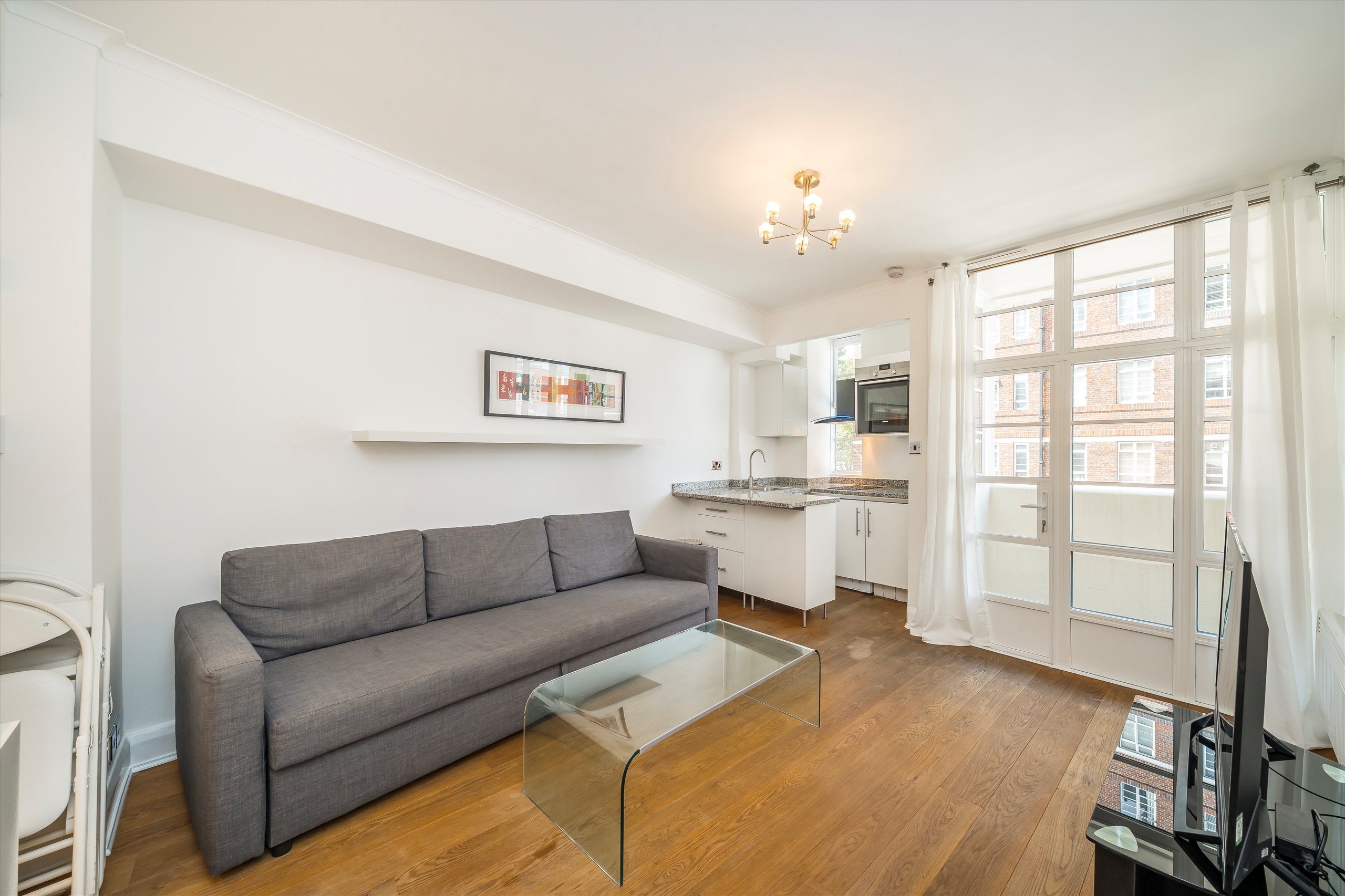 Flat Sloane Avenue in Greater London
