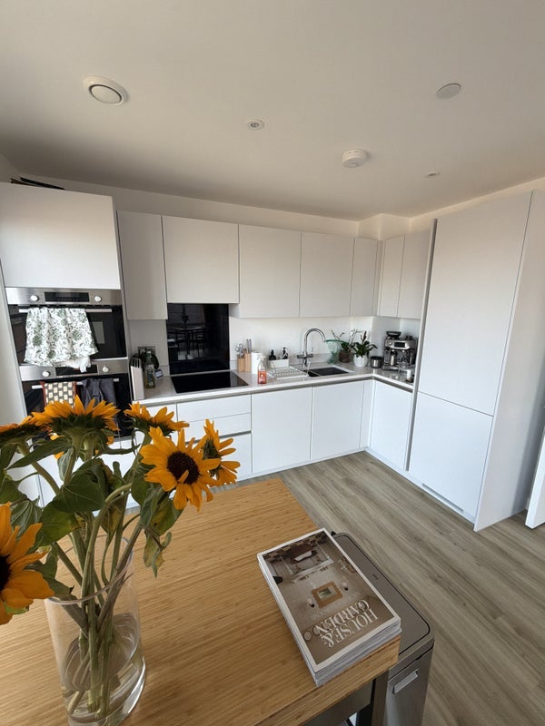 Flat Herald Street in Greater London