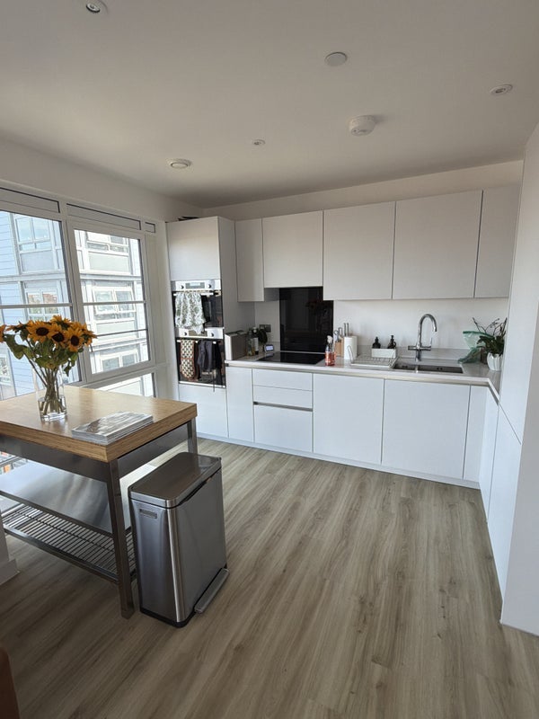 Flat Herald Street in Greater London