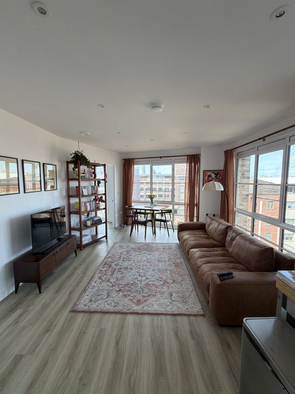 Flat Herald Street in Greater London